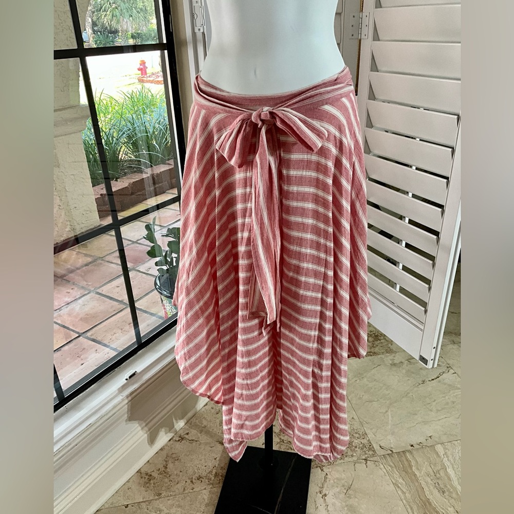 Studio West red and white striped 100% cotton midi / maxi skirt
Size medium